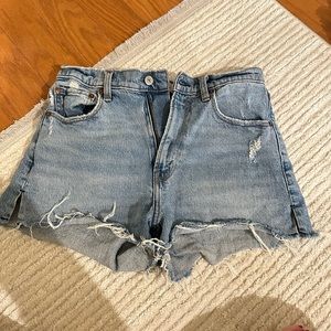 Abercrombie and Fitch the mom short high rise